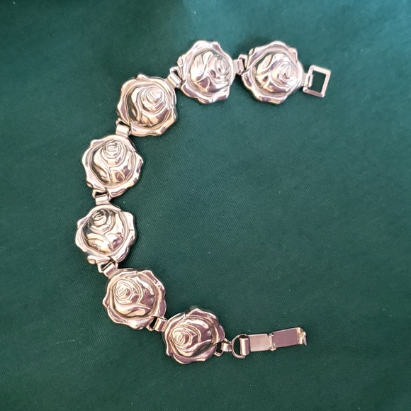 Jewelry - Vintage Lightweight Bracelet